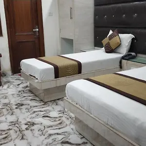 adb-rooms-hotel-crystal-deluxe.hotelsdelhi.org/